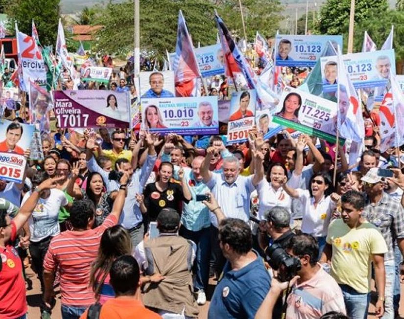 Campanha de Percival Muniz percorre ruas da Vila Olinda