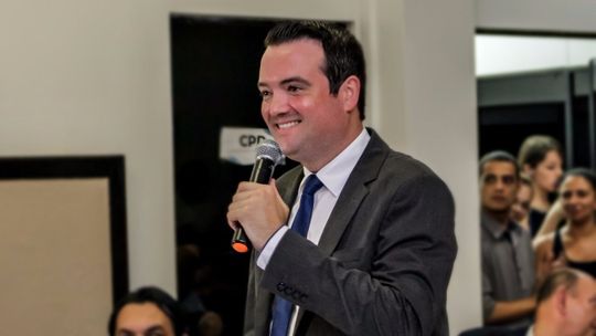 Em entrevista, Leo Bortolin promete demitir comissionados