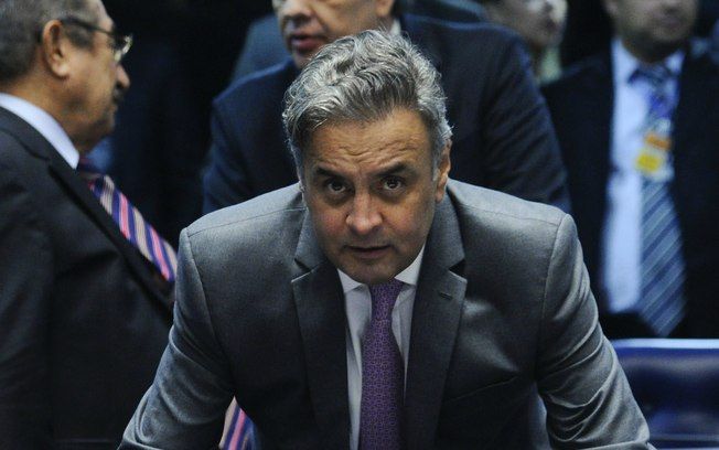 Senadores e deputados são alvos de operação da PF