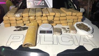 Acusado de roubar farmácia e namorada são presos com 51 tabletes de maconha 