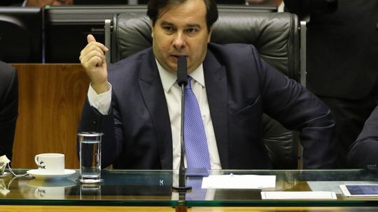 Maia descarta "ordem" entre projetos do governo ao Congresso