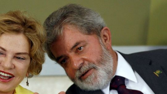Após AVC, Marisa Letícia segue internada em UTI