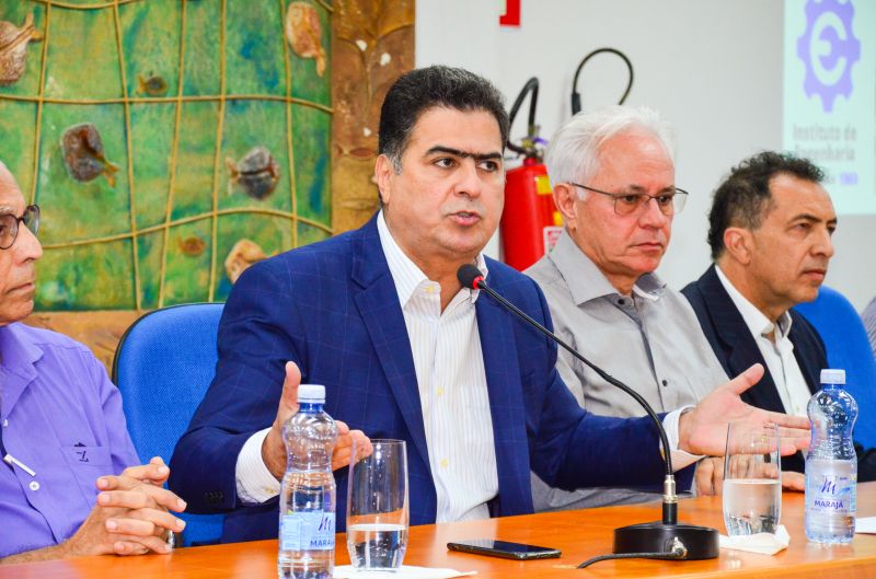 Em audiência pública, prefeito se coloca à disposição para retomada das obras do VLT