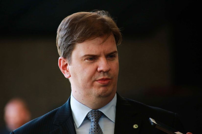 Ministro cobra Zé do Pátio sobre conclusão de obras do Residencial Celina Bezerra