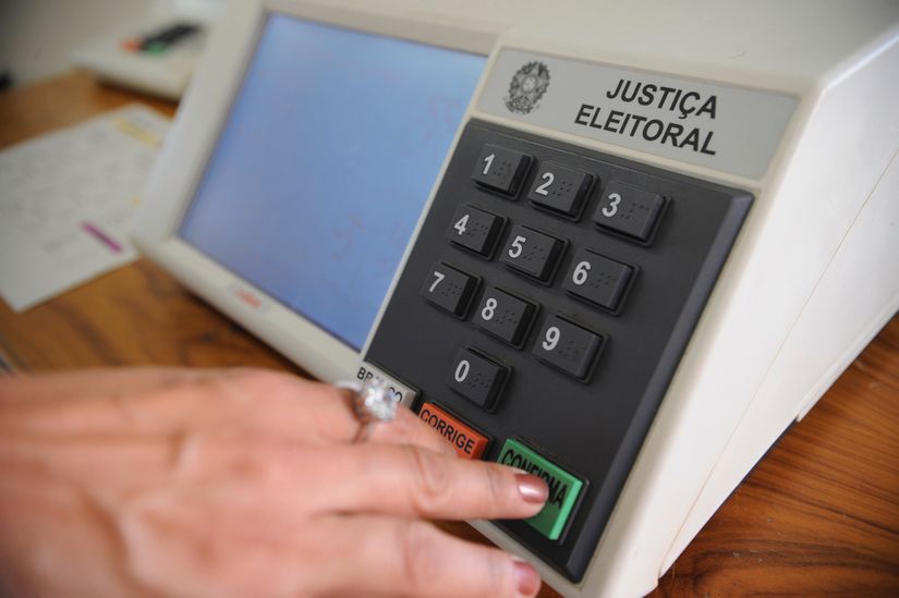 Taxa de reeleição é a menor na história do país: 48%