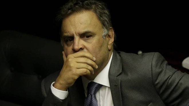 Cúpula do PSDB discute expulsão de Aécio e espera pedido de licença do deputado até agosto