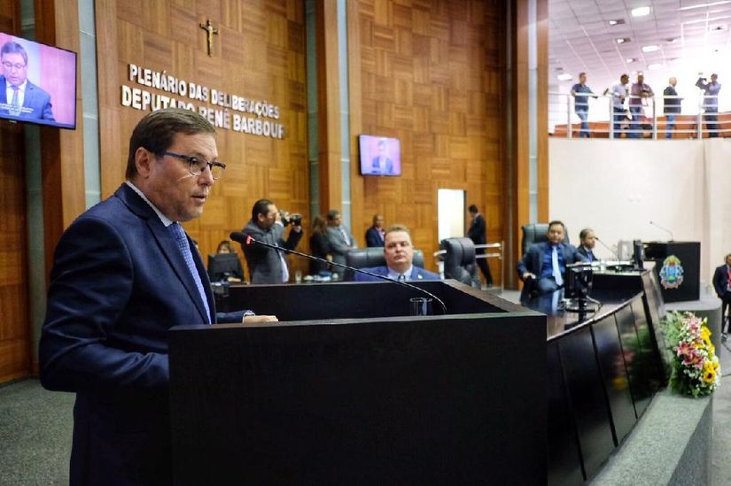 Mauro Mendes quer alíquota de 14% na folha salarial dos servidores de MT