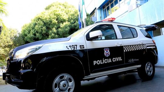 Funcionário é encontrado morto com golpes de faca em alojamento 