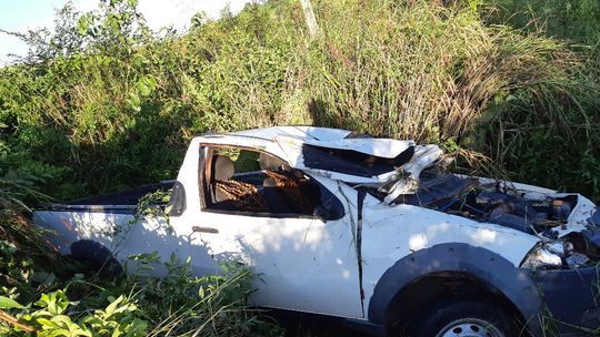 Motorista perde controle da direção capota picape e morre na BR-070