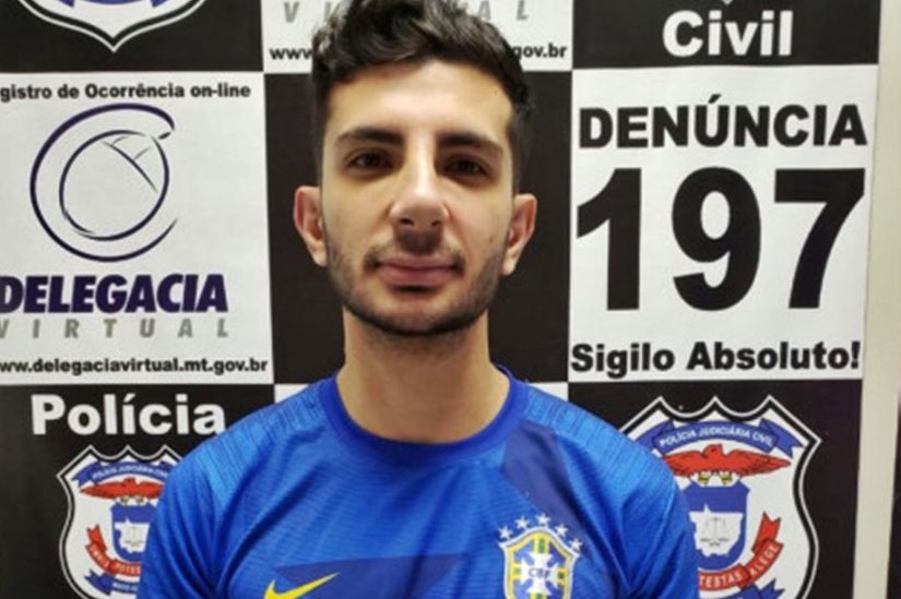 Justiça concede liberdade e influencer que deixa a prisão com tornozeleira eletrônica