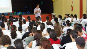 Thiago Silva apresenta projeto que auxilia jovens a ingressar no mercado de trabalho