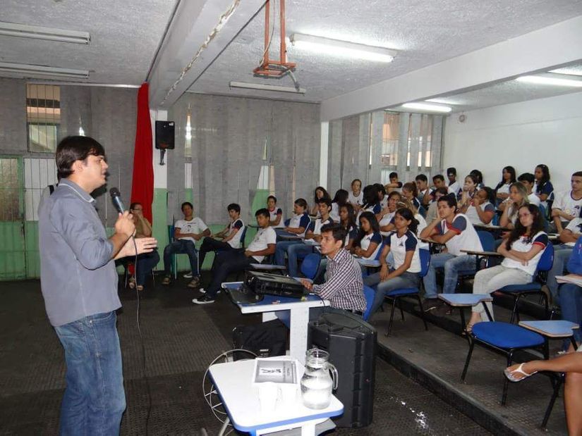 Thiago Silva apresenta projeto que auxilia jovens a ingressar no mercado de trabalho