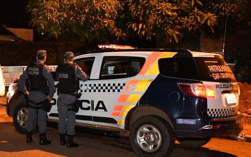 Bandidos invadem comércio e roubam R$ 500 do caixa