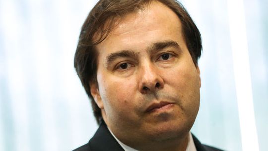 Senadores criticam declaração de Maia sobre reforma trabalhista