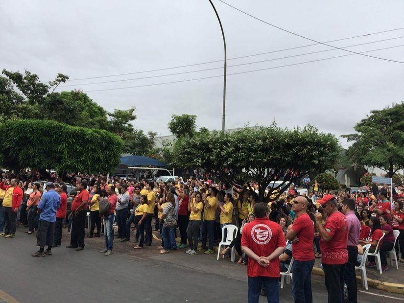 Sindicato em MT faz assembleia na terça e pode decidir por paralisação