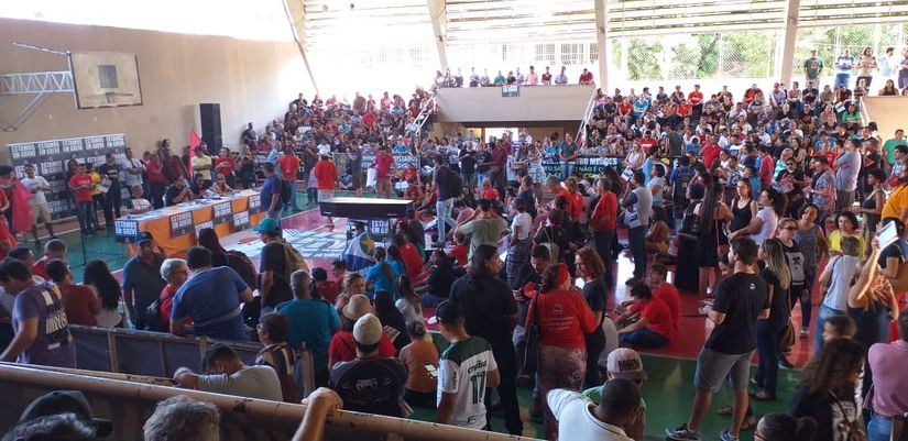 Sintep pede ajuda para professores em greve com salários cortados