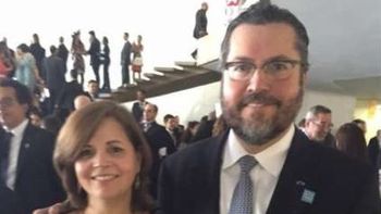 Depois de parentes de Bolsonaro, esposa de ministro usa avião da FAB para viajar de férias