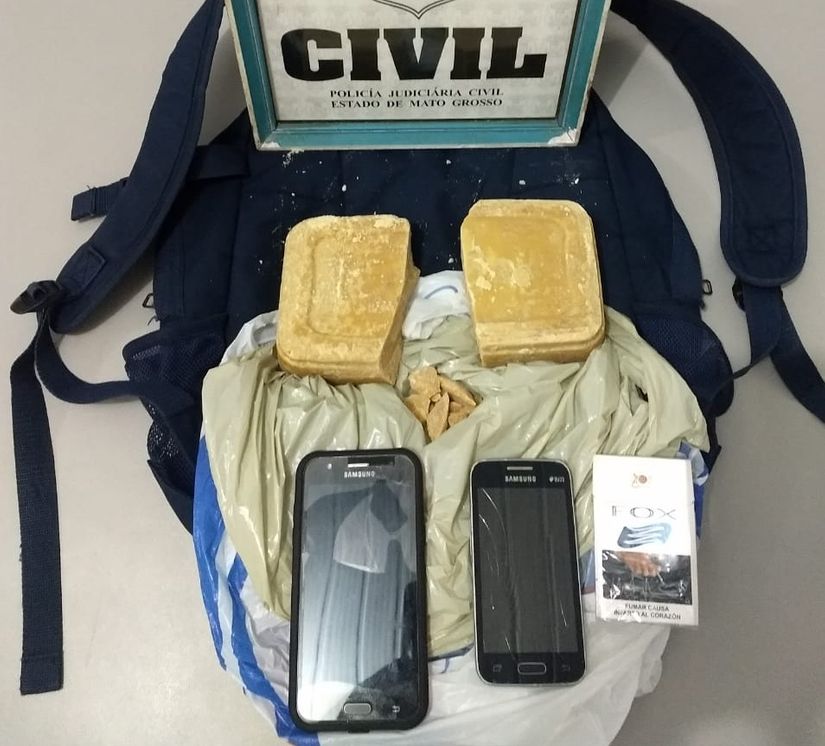 Mulheres são presas pela Polícia Civil dentro de táxi com 1 kg de pasta base