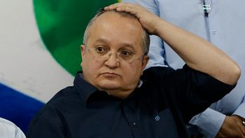 Governador reproduz atos que combatia