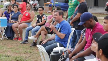 Zaeli arrasta mais de cinquenta jovens para um bate papo sobre temas relevantes