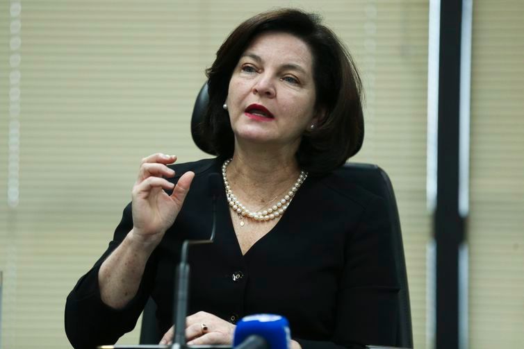 PGR pede que PT devolva dinheiro gasto com candidatura de Lula