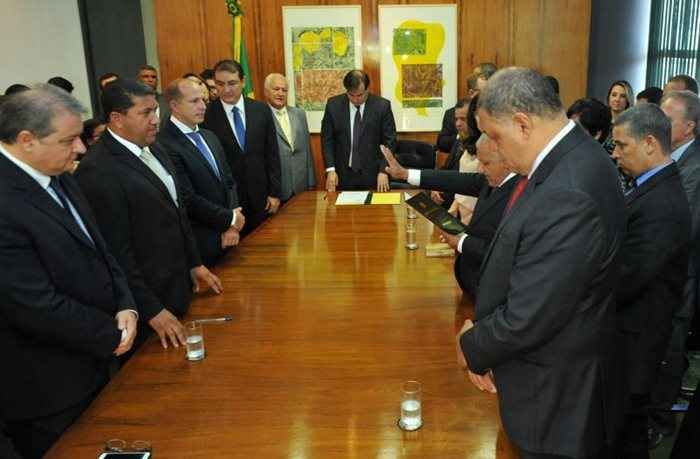 Trocas no Parlamento mantêm base aliada de Michel Temer