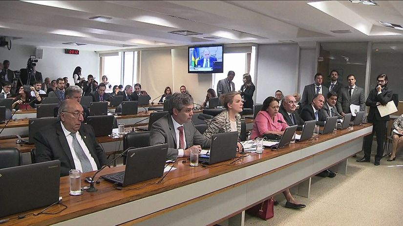 Relator não faz mudanças no texto da reforma trabalhista e propõe vetos