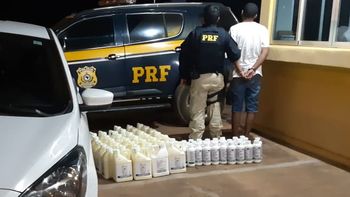 PRF apreende 214 litros de agrotóxicos que eram transportados em carro