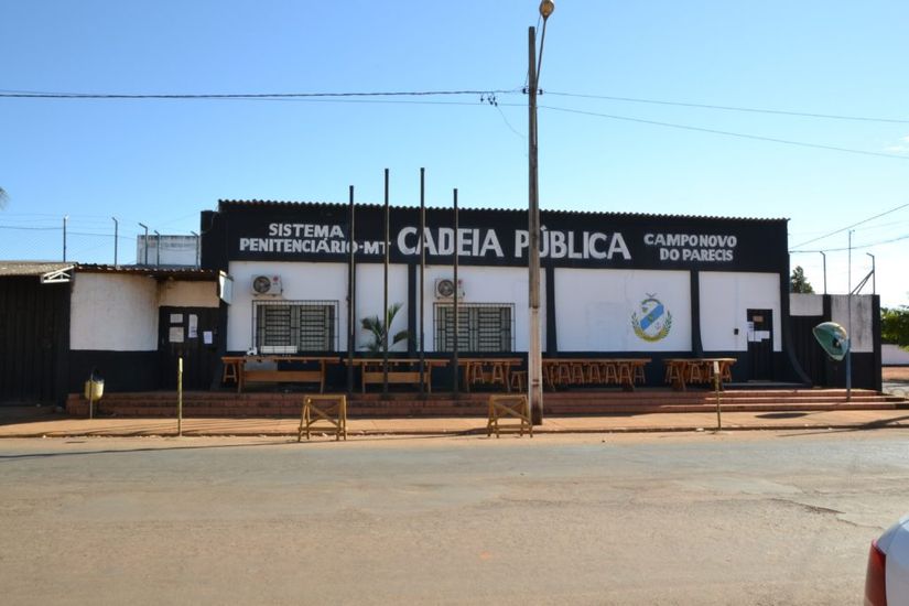 Presos fazem colegas de reféns e causam tumulto em cadeia
