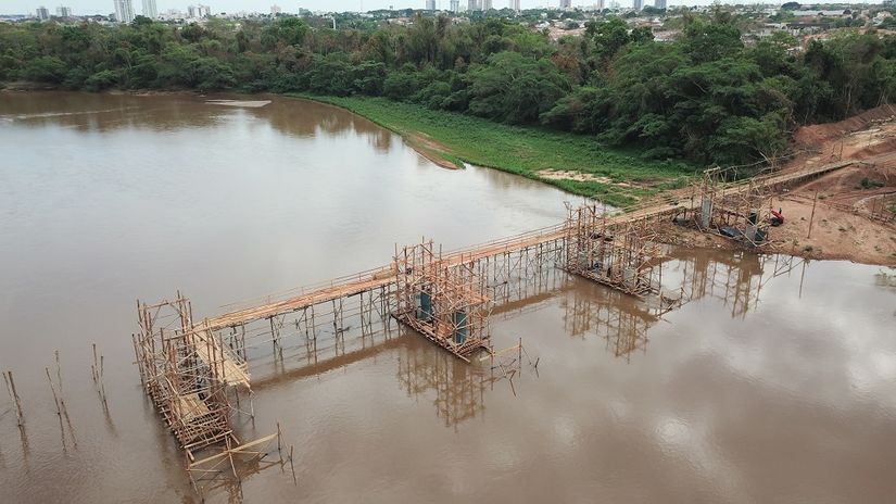 Ponte começa a ser estruturada com pilares concretados  
