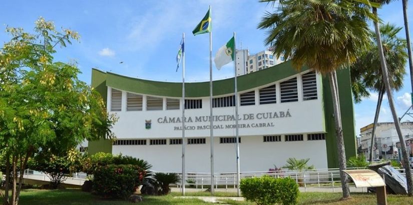 Em sessão conturbada, vereadores arquivam requerimento que pedia investigação de prefeito
