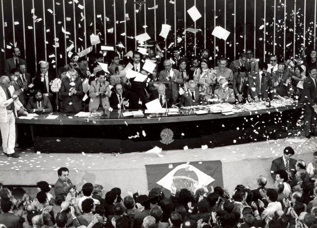 Referência da história contemporânea, Constituição completa 30 anos