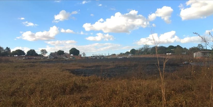 Incêndio destrói 14 veículos na região rural de Sorriso