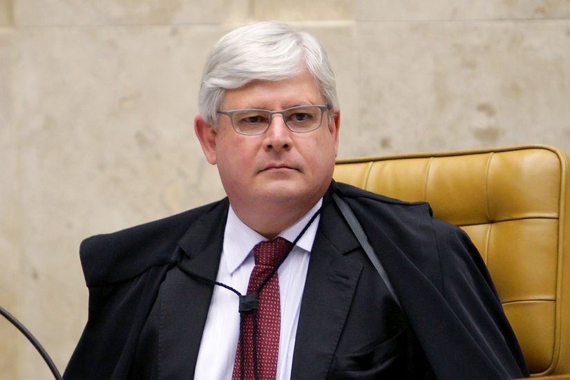 "Não adianta esconder bens ou valores fora do Brasil", diz Janot