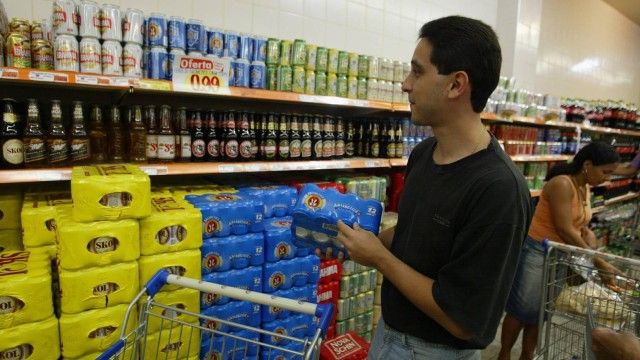 Confiança do Comércio recua 0,2 ponto em janeiro, diz FGV