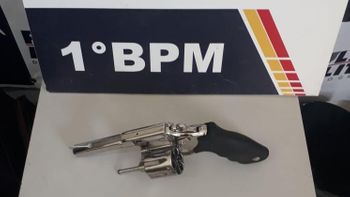 Senhora é flagrada em hipermercado com revólver na bolsa