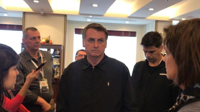 Bolsonaro diz preferir que filho Eduardo permaneça no Brasil para 'pacificar' PSL