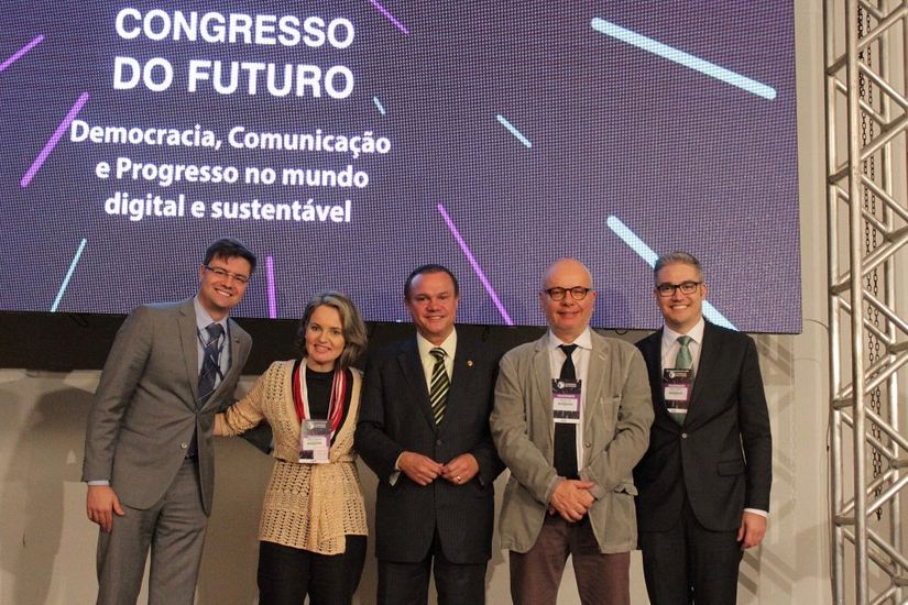 Discussão sobre futuro da comunicação e novas mídias atraem centenas de alunos à Congresso realizado