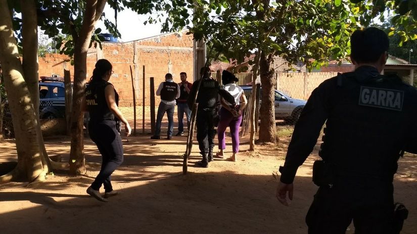 Mãe é presa por participação em estupro da filha de 13 anos