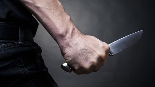 Mulher é esfaqueada na cabeça por marido no Jardim Assunção
