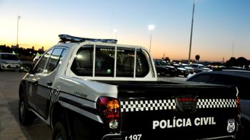 Ex atira na boca de mulher no meio da rua e foge após disparo em MT 