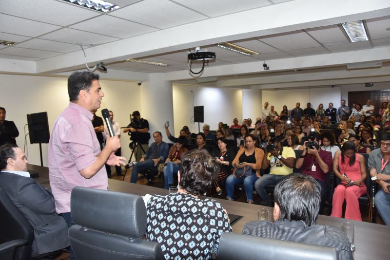 Prefeito lança concurso público para mais de 2 mil vagas em Cuiabá 