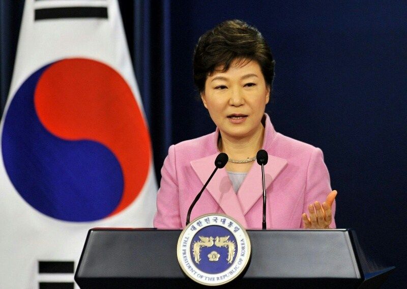 Ex-presidente da Coreia do Sul é condenada a 24 anos de prisão por corrupção