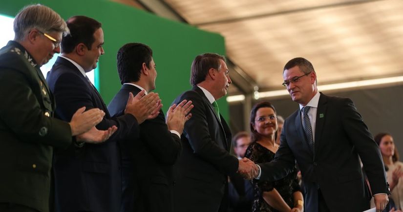 Brasil deve muito à Polícia Federal, diz Bolsonaro