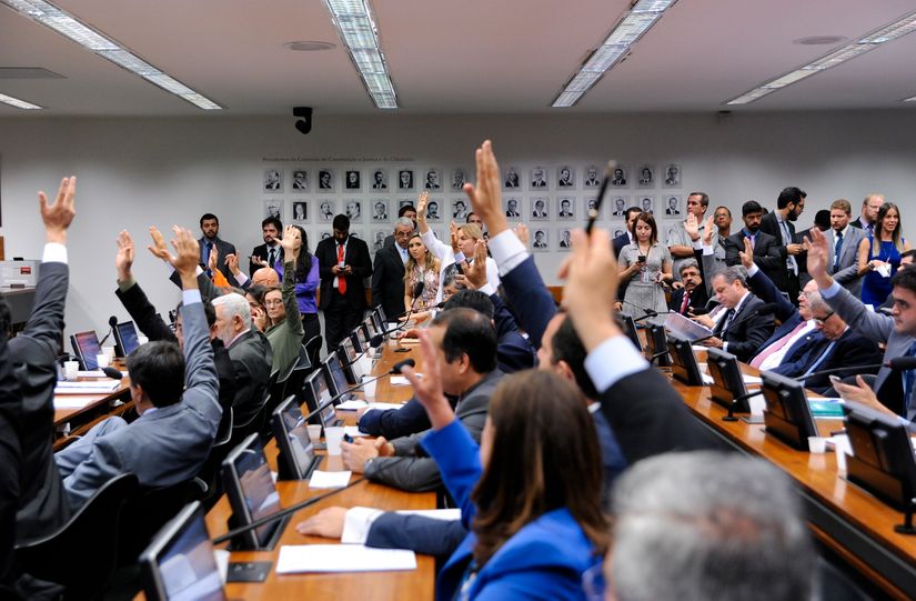 CCJ aprova relatório pela inadmissibilidade de denúncia contra Temer