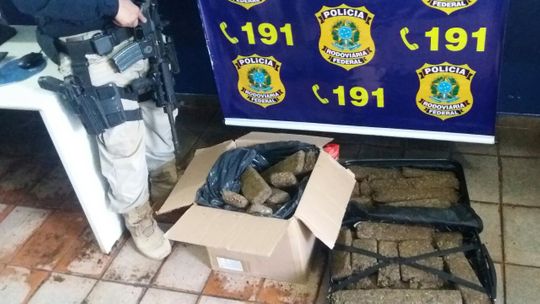 PRF apreende mala com 30 quilos de maconha próximo a Barra do Graças