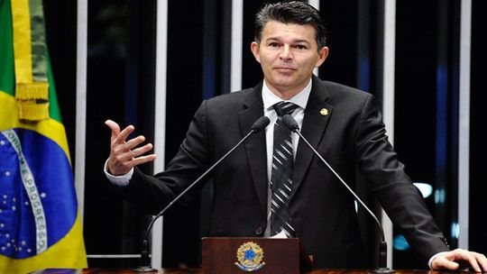 José Medeiros parabeniza matemático brasileiro ganhador de prêmio científico na França