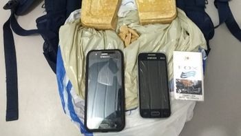 Mulheres são presas pela Polícia Civil dentro de táxi com 1 kg de pasta base