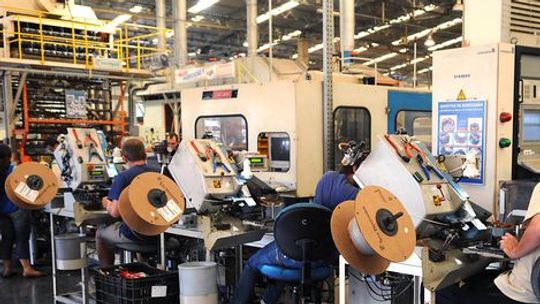 Produção industrial avança 0,6% no melhor abril desde 2013
