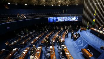 Senado aprova MP que permite saques do FGTS